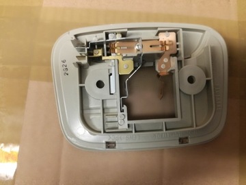 LAMPA OSVĚTLENÍ POLSTROVÁNÍ MITSUBISHI MR654601