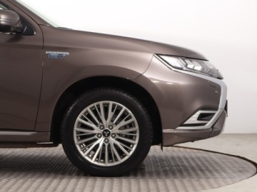 Mitsubishi Outlander III SUV PHEV Facelifting 2020 2.4 PHEV 224KM 2020 Mitsubishi Outlander 2.4 PHEV, Salon Polska, zdjęcie 14