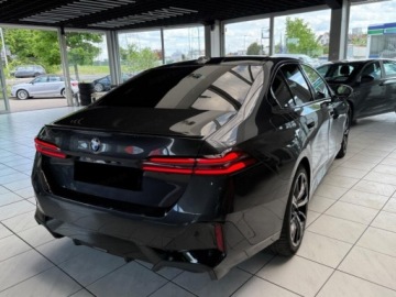 BMW Seria 5 G90-91 Touring 2.0 520d 197KM 2025 BMW Seria 5 520d xDrive Sport Sedan 2.0 (197KM) 2025, zdjęcie 3