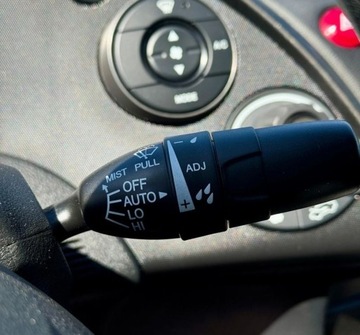 Honda Civic VIII Hatchback 3d 1.8 i-VTEC 140KM 2011 Honda Civic 1.8 i-VTEC 140KM benzyna niski przebieg PDC Climatronic welur, zdjęcie 22