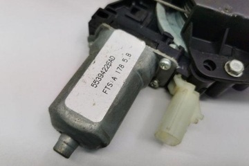 ZVEDÁK OKNO LEVÝCH PŘEDNÍCH DVEŘE JEEP COMMANDER (XK XH) 55394226AD