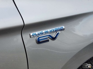 Mitsubishi Outlander III 2019 Mitsubishi Outlander PHEV 224KM 2019r 14TysKm 13.8kWh 4WD Plug-in Stan ide, zdjęcie 10