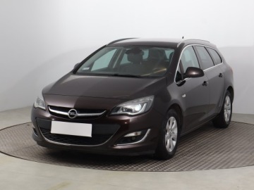 Opel Astra J Sports Tourer Facelifting 1.4 Turbo ECOTEC 120KM 2014 Opel Astra 1.4 T, Xenon, Bi-Xenon, Klima, zdjęcie 1