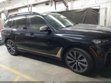 BMW X7 2022 BMW X7 M50i 2022 4.4 Benzyna 523KM, zdjęcie 6