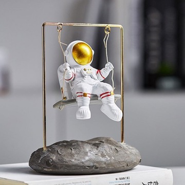 ФИГУРКИ КОСМОНАВТОВ, УКРАШЕНИЯ КОСМИЧЕСКОГО ТОРТА