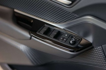 Toyota C-HR I Crossover Facelifting 1.8 Hybrid 122KM 2023 Toyota C-HR 1.8 Hybrid GPF GR Sport 1.8 Hybryda 122KM, zdjęcie 15