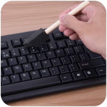 Кисть-губка плоская поролоновая с деревянной ручкой - черная, 45х25мм 1 шт.