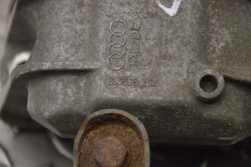 AUDI TT TTS MK2 2010 PRAVÁ STRANA DRŽÁK / DRŽÁKY MOTORU