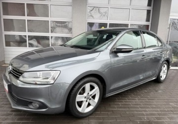 Volkswagen Jetta VI Sedan 1.2 TSI 105KM 2013 Volkswagen Jetta Salon Polska. Serwis ASO Czujniki 1.2 Benzyna 105KM, zdjęcie 21