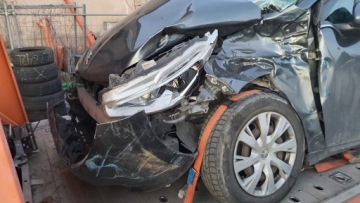 Peugeot 208 I Hatchback 5d Facelifting 1.2 PureTech 82KM 2017 PEUGEOT 208 1.2 82 KM, zdjęcie 6