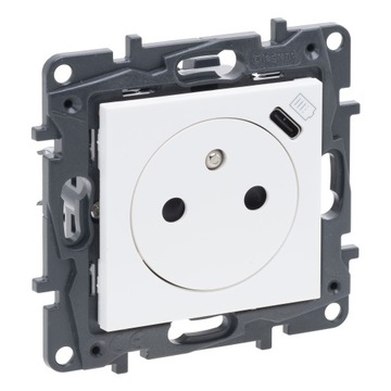 GNIAZDO ZASILAJĄCE 2P+Z+ŁADOWARKA USB-C NILOE STEP BIAŁY 863138 LEGRAND