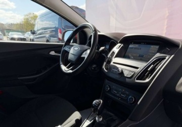 Ford Focus III Sedan Facelifting 1.5 EcoBoost 150KM 2017 Ford Focus 1.5 EcoBoost 150KM MT6 SYNC Edition Salon PL ASO 1.5 Benzyna, zdjęcie 25