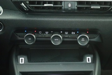 Citroen C4 III SUV 1.2 PureTech 130KM 2021 Citroen C4 1.2 PureTech, Salon Polska, Serwis ASO, zdjęcie 17