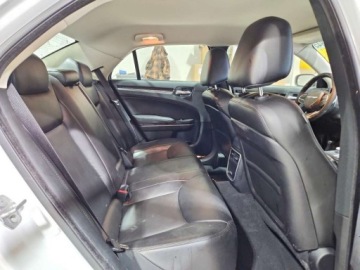 Chrysler 300C II 2023 Chrysler 300 Touring L 2023 3.6 Benzyna 292KM, zdjęcie 10