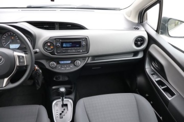 Toyota Yaris III Hatchback 5d Facelifting 2017 1.5 Hybrid 100KM 2020 Toyota Yaris 1.5 Hybrid, Salon Polska, zdjęcie 7