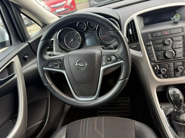 Opel Astra J Sports Tourer 1.7 CDTI ECOTEC 110KM 2012 Opel Astra 1,7 diesel 110KM, zdjęcie 9