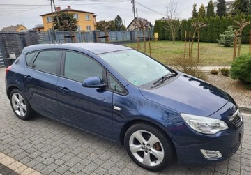 Opel Astra J Hatchback 5d 1.6 Twinport ECOTEC 115KM 2011 Opel Astra Opel Astra 1.6 115PS Dobre wyposazenie Kola Lato Zima 1.6