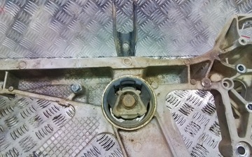 VW PASSAT B8 БОКОВОЙ ДЕРЖАТЕЛЬ ДВИГАТЕЛЯ 3Q0199369E