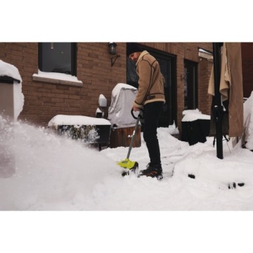 Снегоочиститель Ryobi Ry18St25A-0 2