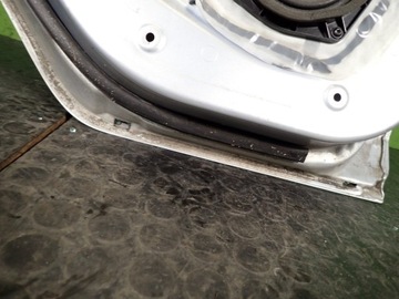 DVEŘE LEVÉ ZADNÍ MITSUBISHI COLT VI 04R HB 5D H11