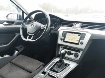 Volkswagen Passat B8 Limousine 1.6 TDI BlueMotion Technology 120KM 2017 VW PASSAT 1.6 TDI Comfortline , Pakiet R-line, Automat, 2x Klucz, Nawigacja, zdjęcie 5
