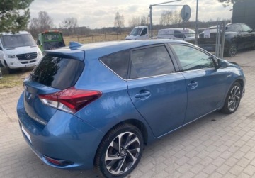 Toyota Auris II Hatchback 5d Facelifting 1.8 Hybrid 136KM 2015 Toyota Auris 1.8 VVT-i Hybrid 2015r po liftingu navi kamera 1.8 Hybryda, zdjęcie 1
