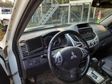 MITSUBISHI IV L200 DESKA KONZOLA 15R.