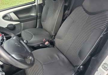 Peugeot 107 Hatchback 5d Facelifting 2012 1.0 VTI 68KM 2012 Peugeot 107 Peugeot 107 Benzyna 68KM, zdjęcie 13