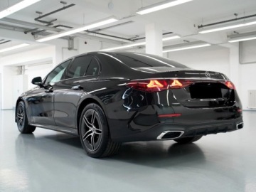 Mercedes Klasa E W214 Sedan 2.0 220d 197KM 2025 E Klasa 220 d 4-Matic AMG 2.0 (197KM) 2025, zdjęcie 2