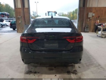 Jaguar XF II 2022 Jaguar XF R-Dynamic SE P300 2022 2.0l 2.0 Benzyna 296KM, zdjęcie 4