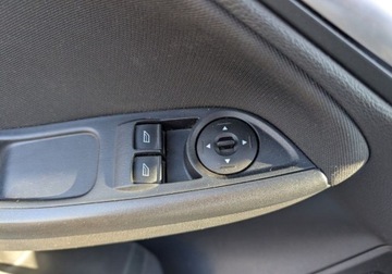 Ford Focus III Sedan Facelifting 1.6 Ti-VCT 125KM 2016 Ford Focus 1.6 Benzyna 125KM SedanManualPakiet WinterSalon PL 1.6 125KM, zdjęcie 14