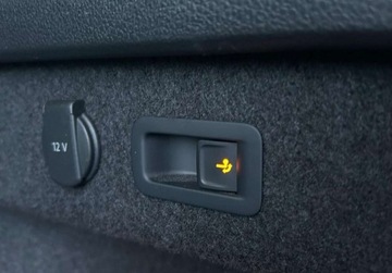 Volkswagen Passat B8 Variant Facelifting 2.0 TSI 190KM 2019 Volkswagen Passat Variant R-LINE -elegance, DCC, Matrix, Hak, DYNAUDIO, AC, zdjęcie 33