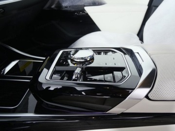 BMW Seria 7 G70 Sedan 3.0 40d 299KM 2025 BMW Seria 7 740d xDrive Sport Sedan 3.0 (299KM) 2025, zdjęcie 12