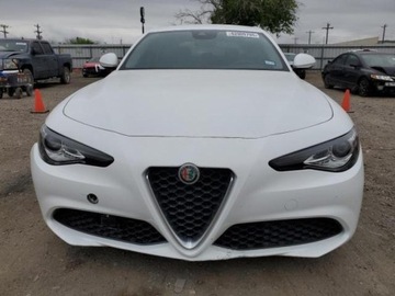 Alfa Romeo Giulia II Sedan Facelifting 2.0 Turbo 280KM 2021 Alfa Romeo Giulia wersja sport, 2.0 280km RWD od ubezpieczalni 2.0 Benzyna, zdjęcie 5