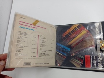 НАБОР ИЗ 20 7-ДЮЙМОВЫХ ВИНИЛОВЫХ ПЛАСТИНОК - ОДИНОЧНЫЕ + ФУТБОЛК