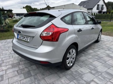 Ford Focus III Hatchback 5d facelifting 1.0 EcoBoost 125KM 2014 Ford Focus Ford Focus MK3 2014 1.0 benzyna 125 KM 131 tys. km serwisow, zdjęcie 3