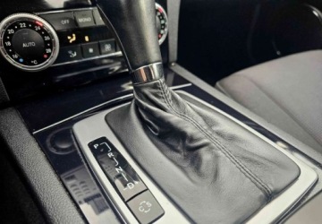 Mercedes Klasa C W204 Limuzyna 1.8 180 CGI BlueEFFICIENCY 156KM 2010 Mercedes-Benz Klasa C Mercedes-Benz Klasa C 180 CGI Automatik BlueEFFICIEN, zdjęcie 23