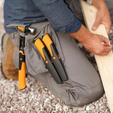 FISKARS 1023620 НОЖ С ТОЧИЛКОЙ