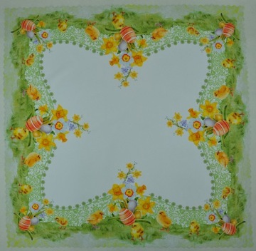 OBRUS NAKŁADKA 85X85 WIELKANOCNA KOLOROWA KURCZAKI