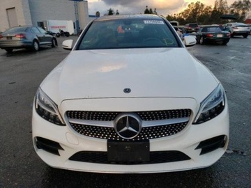 Mercedes Klasa C W205 2019 Mercedes-Benz Klasa C MERCEDES-BENZ C 300, 2019r., 2.0L, uszkodzony bok 2.0, zdjęcie 4