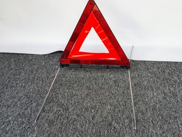 ПРЕДУПРЕЖДАЮЩИЙ ТРЕУГОЛЬНИК AUDI 8D9860251B ORG