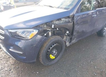 Mercedes GLE V167 2024 Mercedes-Benz GLE 2024, 2.0L, 4x4, od ubezpieczalni 2.0 Benzyna 255KM, zdjęcie 4