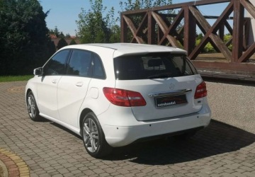 Mercedes Klasa B W246 Sports Tourer 180 BlueEFFICIENCY 122KM 2012 Mercedes-Benz Klasa B Mercedes-Benz Klasa B 180 Edition 1.6 Benzyna 122KM, zdjęcie 3