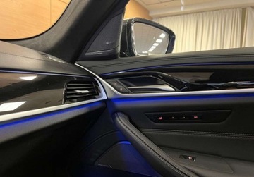 BMW Seria 5 G30-G31 M5 Limuzyna Facelifting 4.4 M550i 530KM 2022 BMW Seria 5 Salon Polska ASO R CARS Warszawa 4.4 Benzyna 530KM, zdjęcie 37