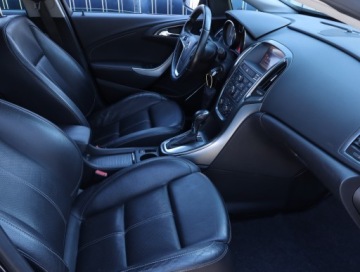 Opel Astra J Sports Tourer 1.6 Turbo ECOTEC 180KM 2011 Opel Astra 1.6 T, Automat, Navi, Xenon, Klima, zdjęcie 8