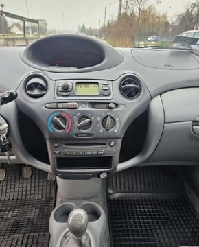 Toyota Yaris I 1.0 i 16V 68KM 2001 Toyota Yaris Toyota Yaris 1.0 Base Benzyna 68KM, zdjęcie 13