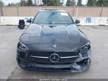 Mercedes Klasa C W206 2021 Mercedes-Benz Klasa C 2022r., C 300, od ubezpieczalni 2.0 Benzyna 255KM, zdjęcie 1