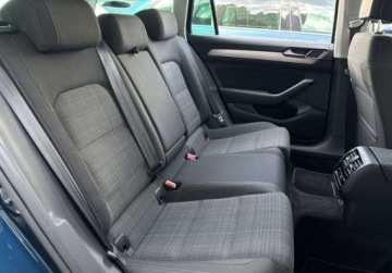 Volkswagen Passat B8 Variant Facelifting 2.0 TDI SCR 200KM 2022 Volkswagen Passat 2.0TDI 200KM 4MOTION Business DCC ACC Hak Webasto Matrix, zdjęcie 14