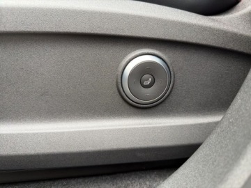 Omoda 9 1.5 T-GDI 537KM 2025 Omoda 9 Omoda 9 EXCLUSIVE Ink black czerwony srodek wyprzedaz rocznika 2025, zdjęcie 22