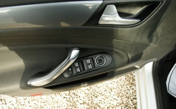 Ford Mondeo IV Kombi 2.0 Duratec Flexifuel 145KM 2012 Ford Mondeo LIFT 2.0 benzyna 145KM Podgrzewane Fotele Grzana szyba Climatr, zdjęcie 19